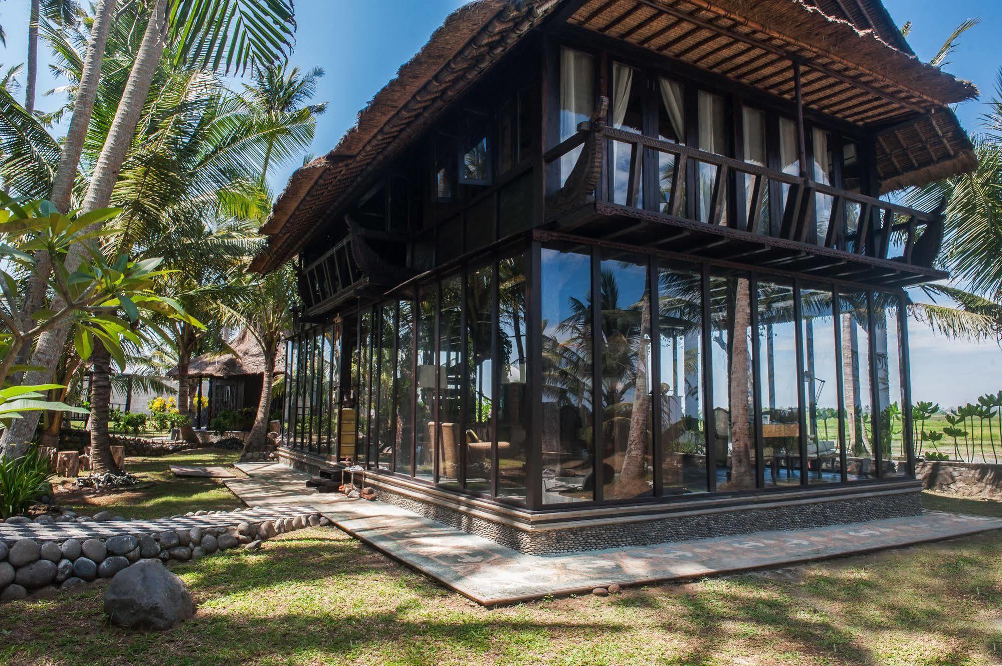 Most Exotic Beachfront Villa Keong Табанан Экстерьер фото